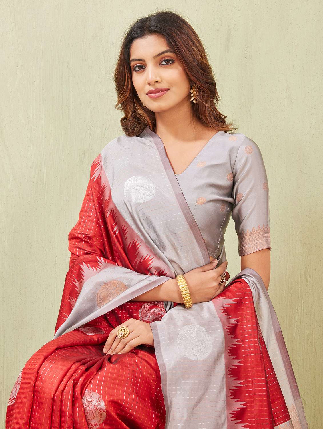women self design bordered saree with blouse - 22590266 -  Standard Image - 1