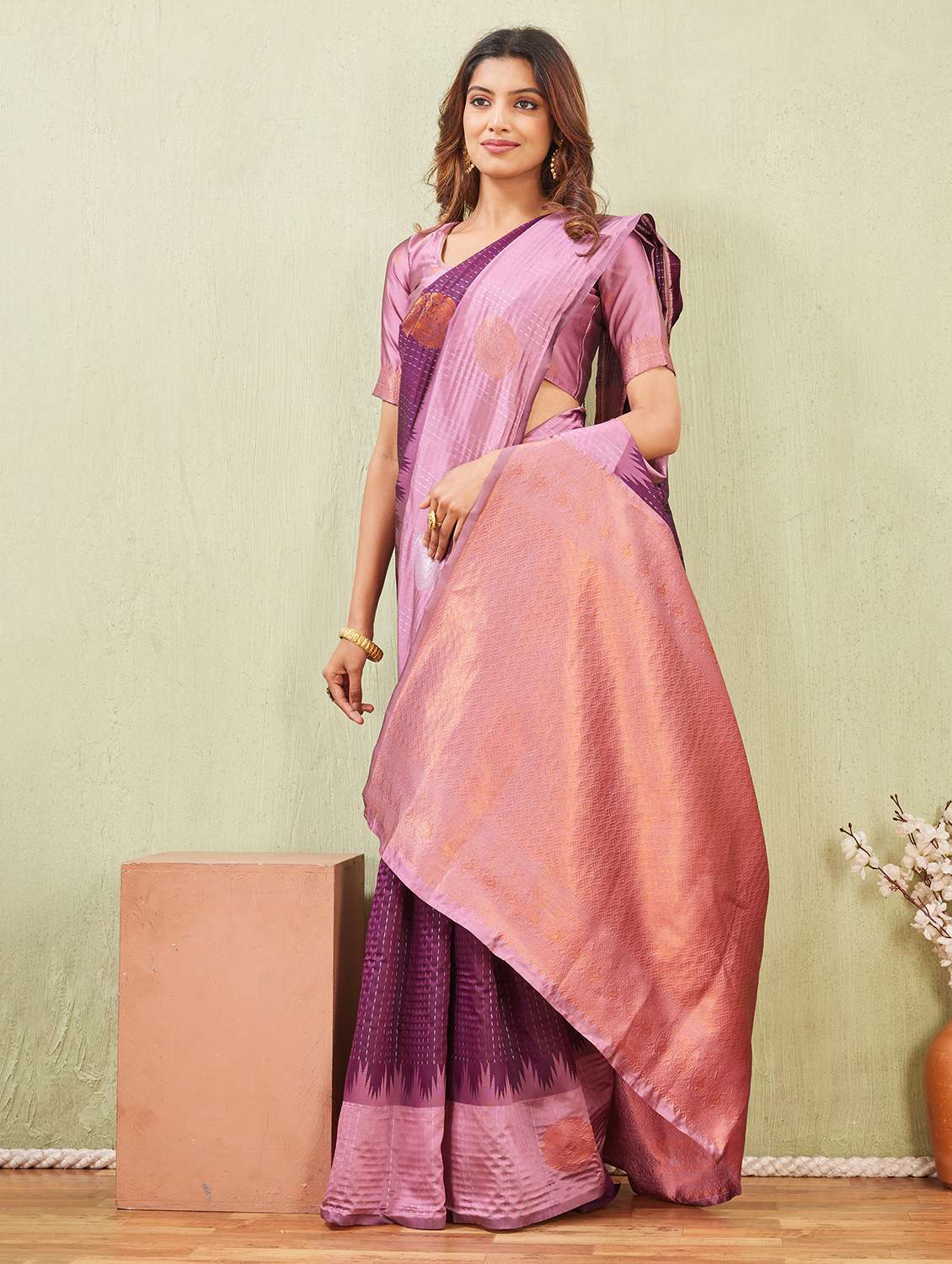 women self design bordered saree with blouse - 22590267 -  Standard Image - 4