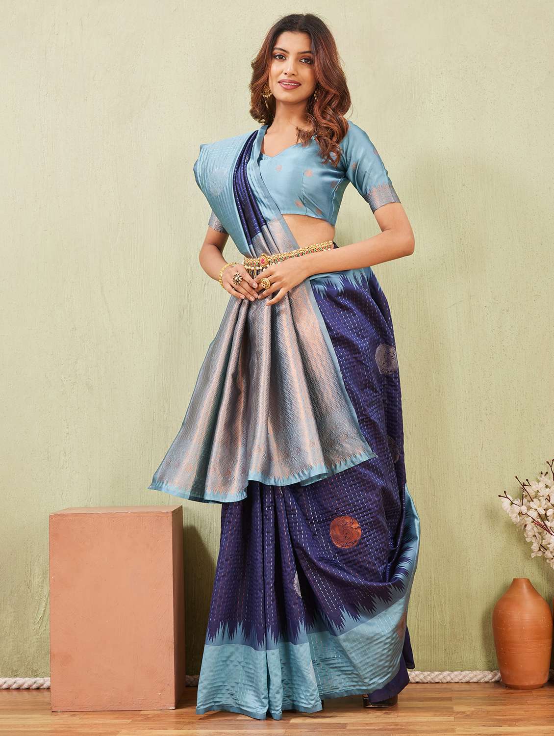 women self design bordered saree with blouse - 22590268 -  Standard Image - 4