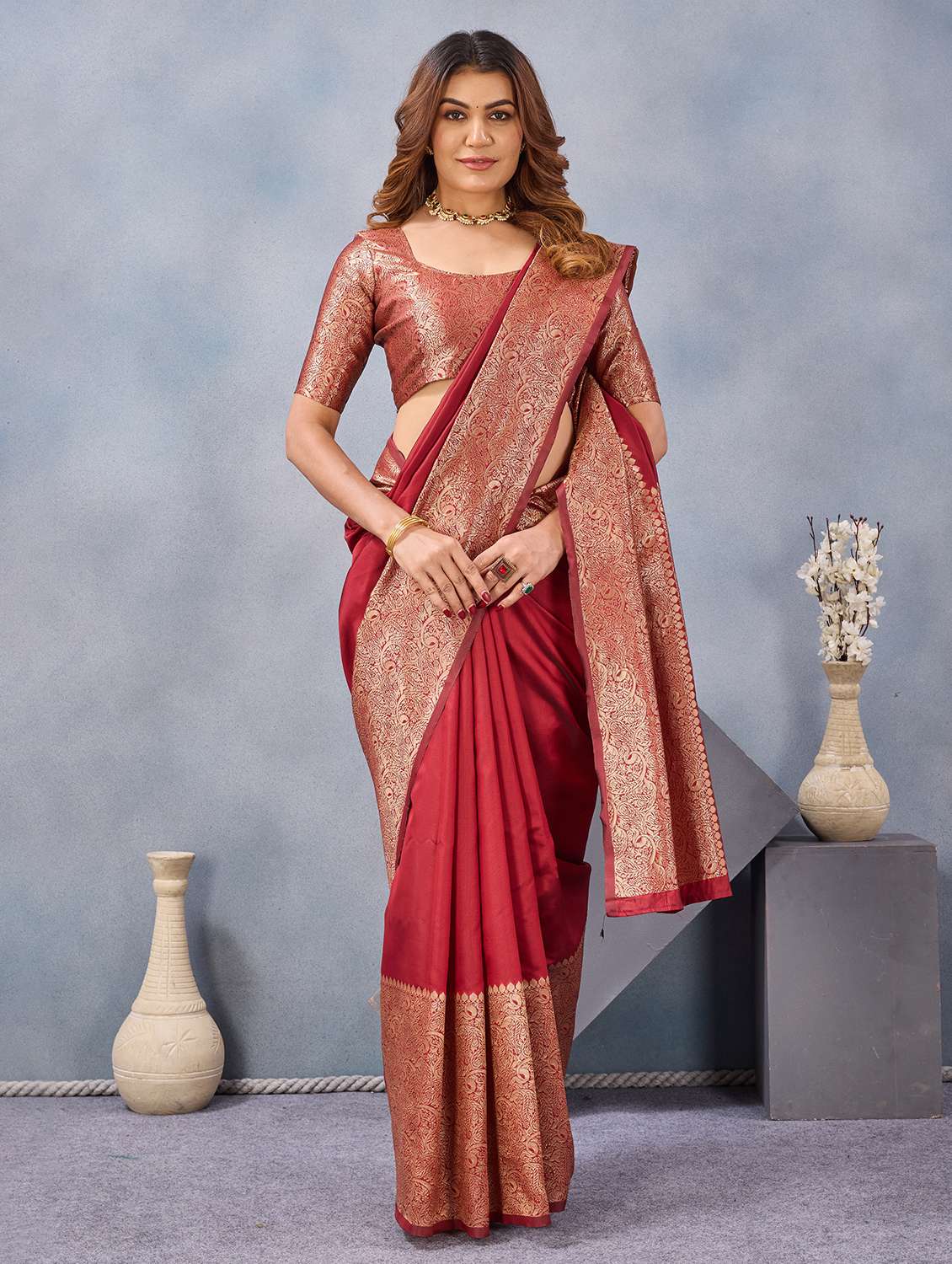 women solid with bordered saree with blouse - 22590272 -  Standard Image - 4