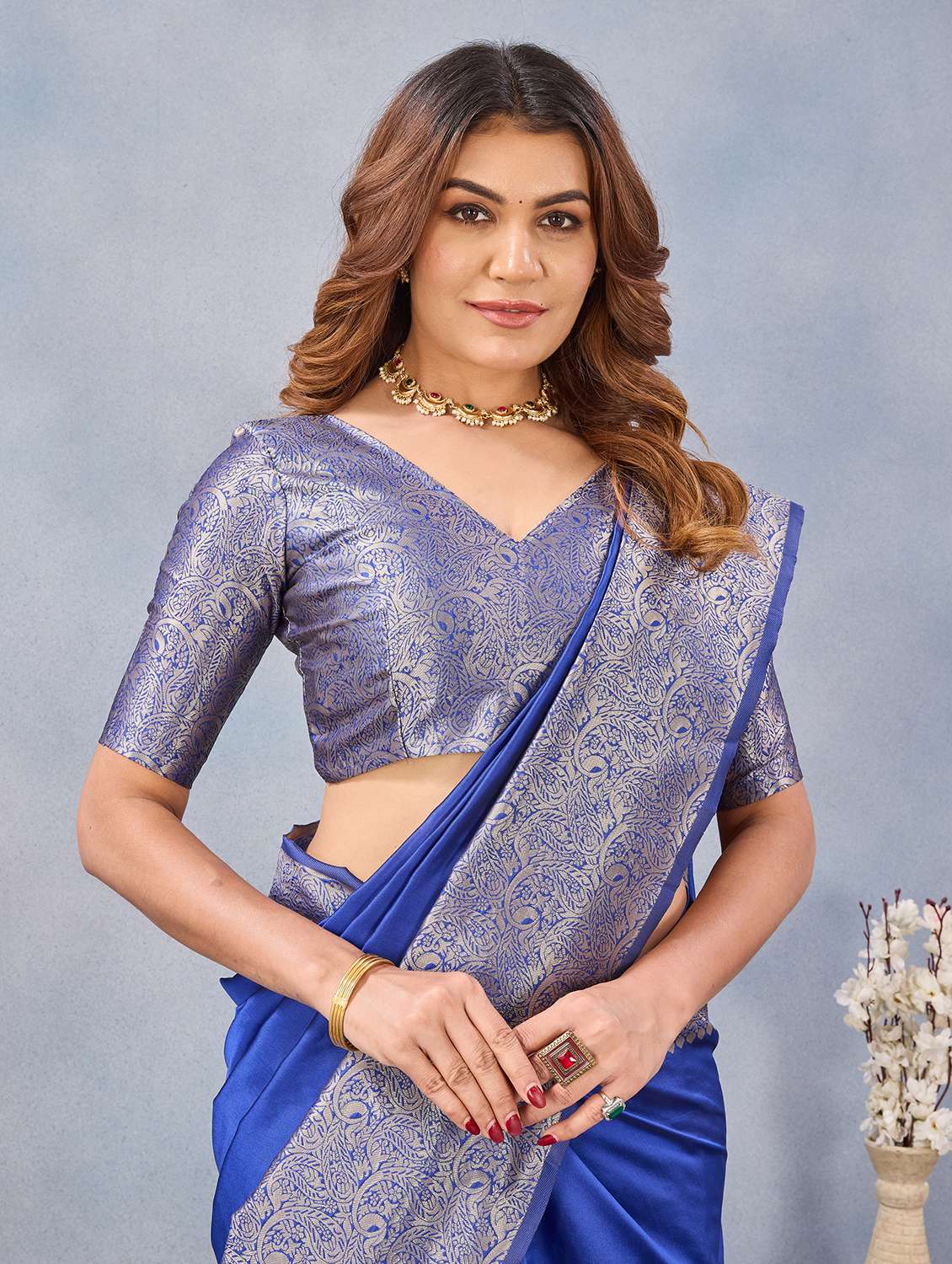 women solid with bordered saree with blouse - 22590274 -  Standard Image - 1