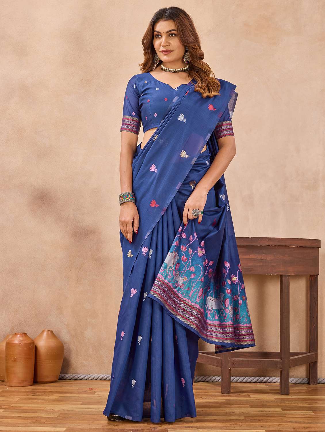 women self design handloom saree with blouse - 22590275 -  Standard Image - 4