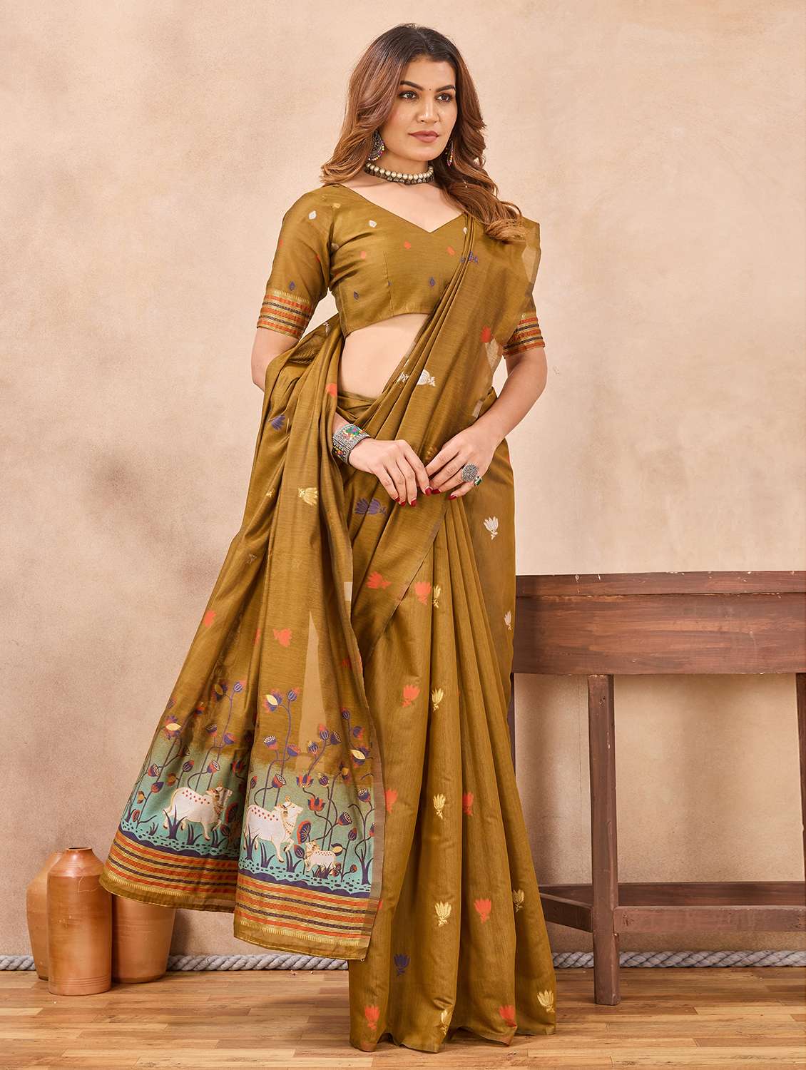 women self design handloom saree with blouse - 22590276 -  Standard Image - 4