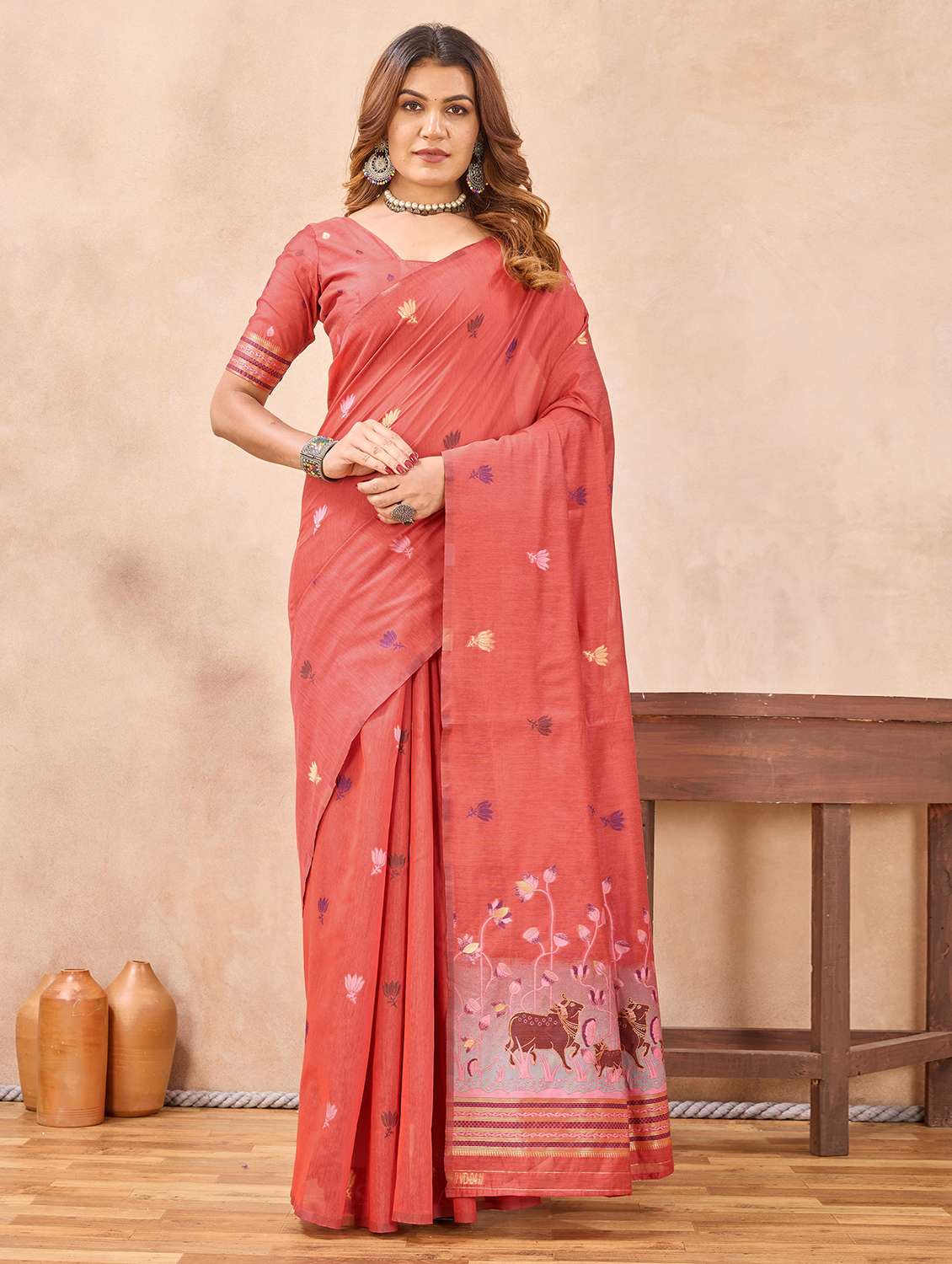 women self design handloom saree with blouse