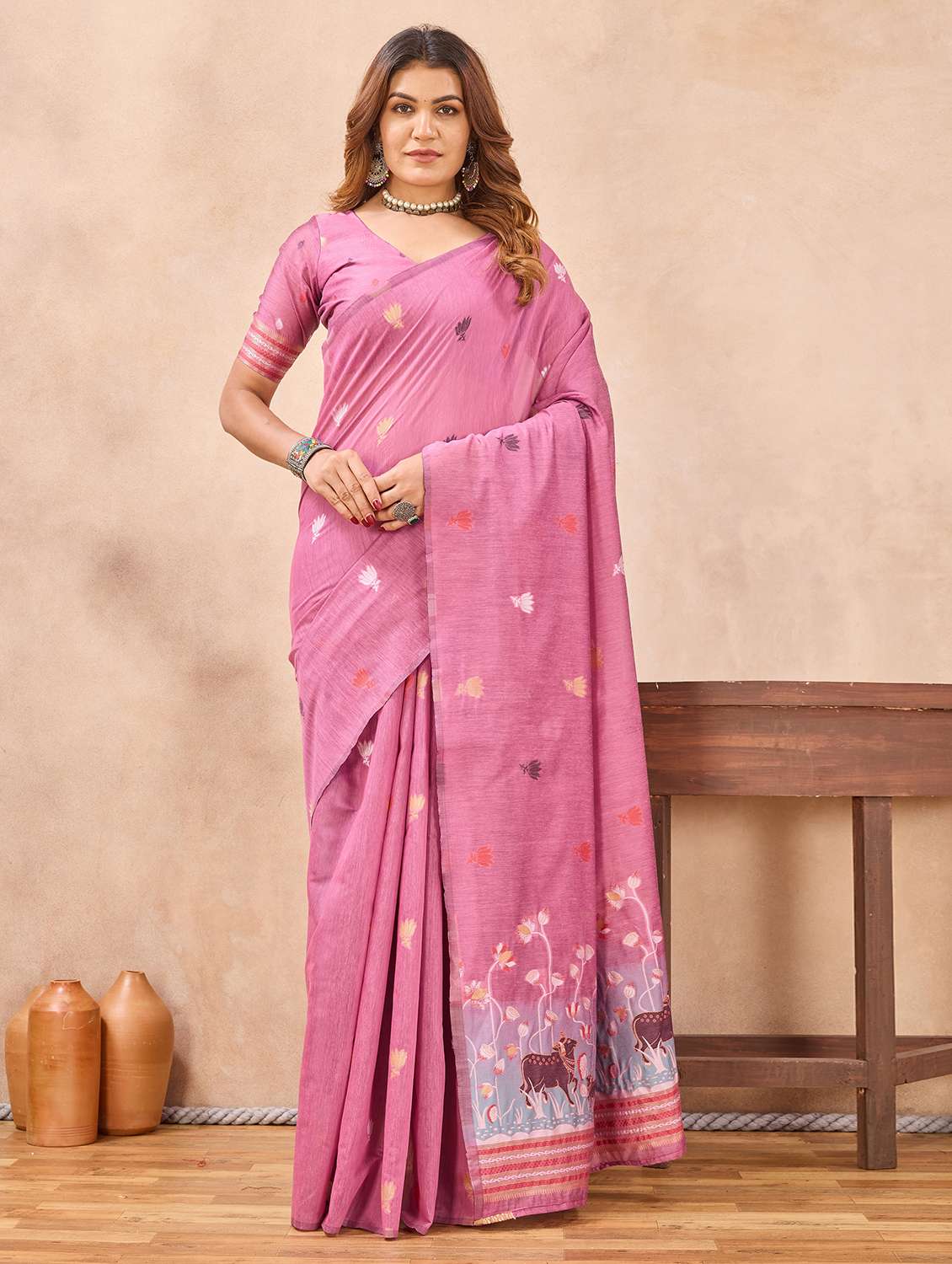 women self design handloom saree with blouse