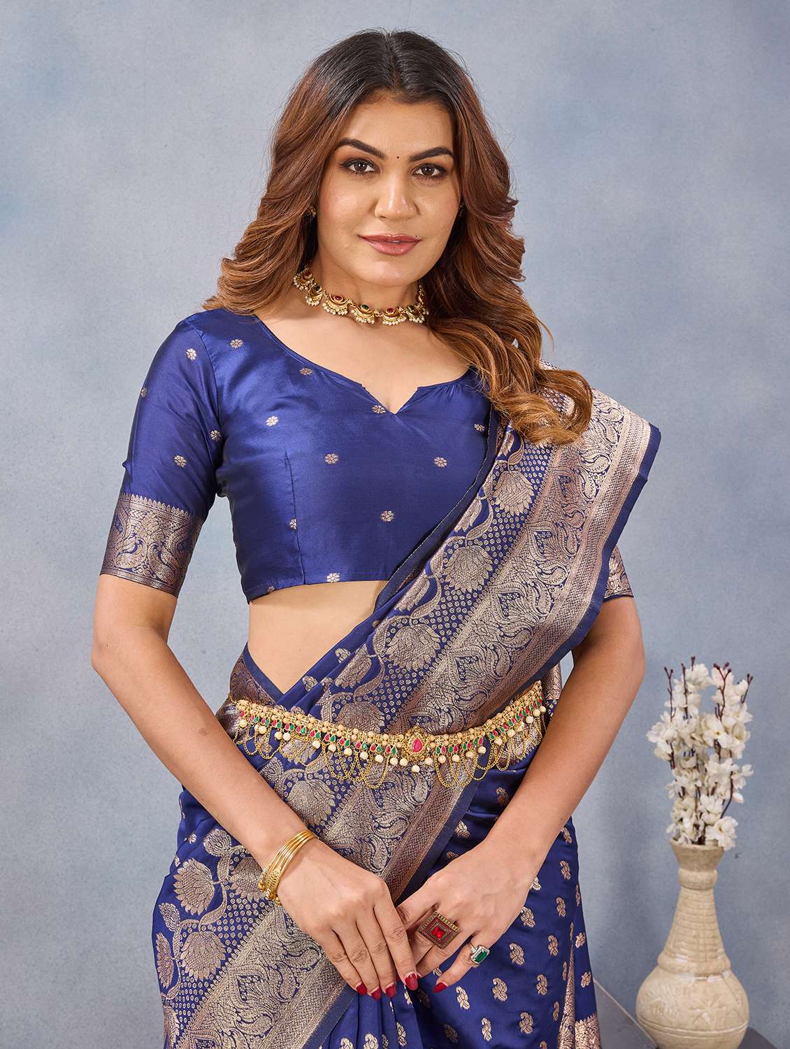 women self design banarasi saree with blouse - 22590286 -  Standard Image - 1
