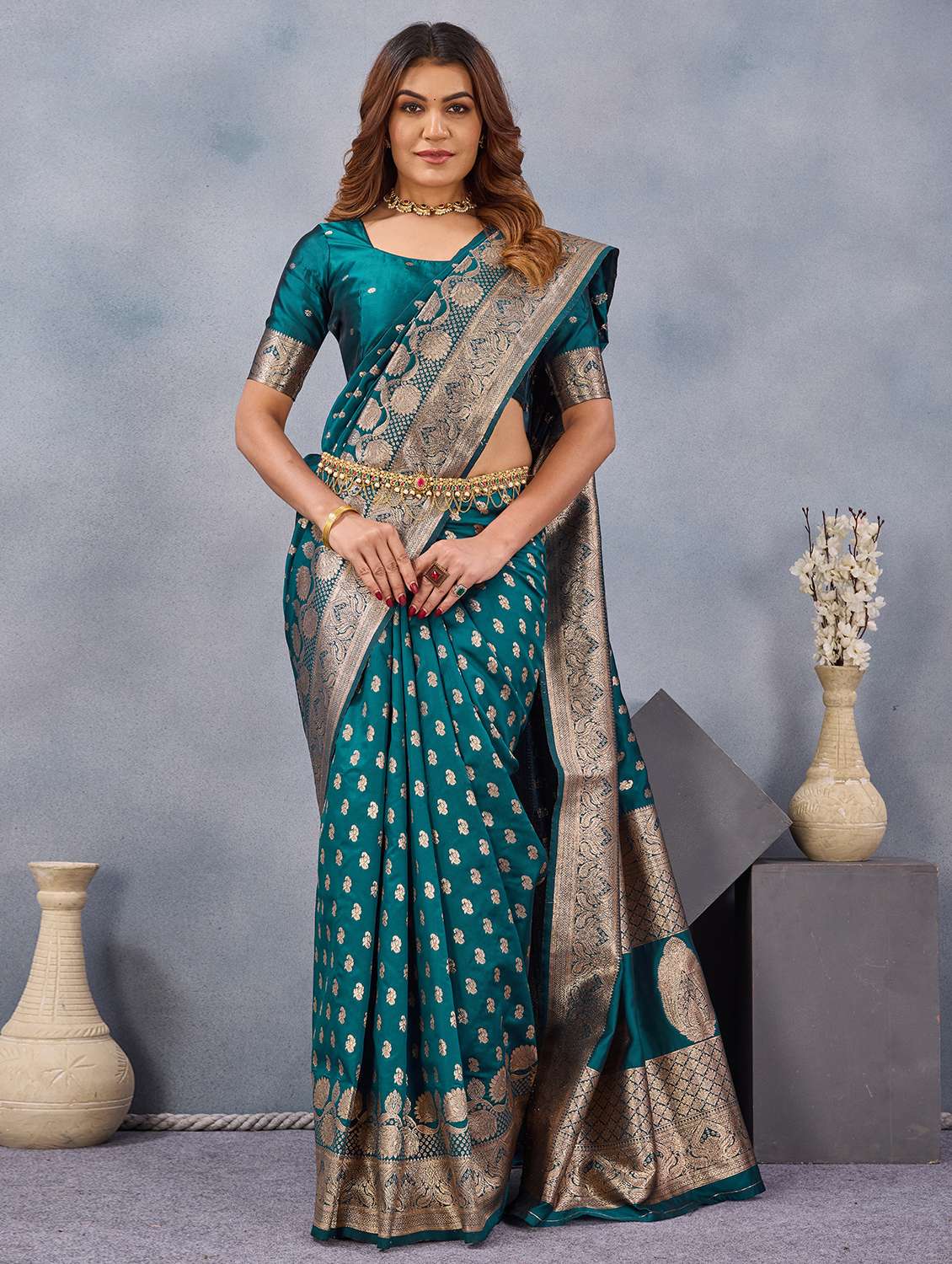 women self design banarasi saree with blouse - 22590289 -  Standard Image - 4