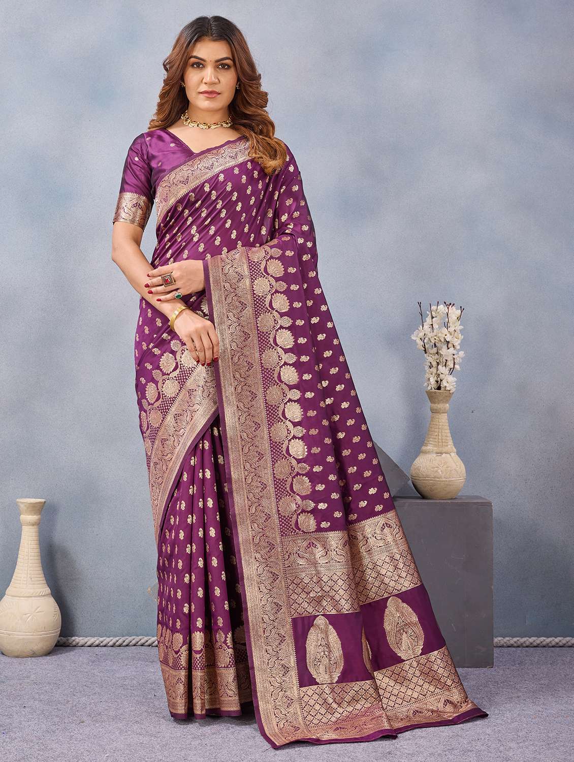 women self design banarasi saree with blouse