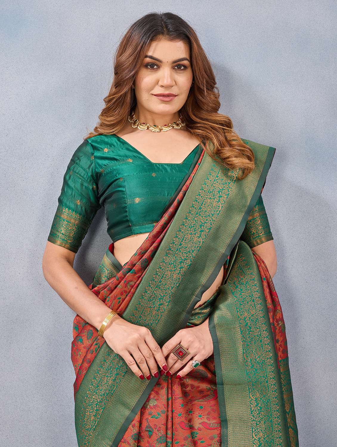 women self design banarasi saree with blouse - 22590299 -  Standard Image - 1