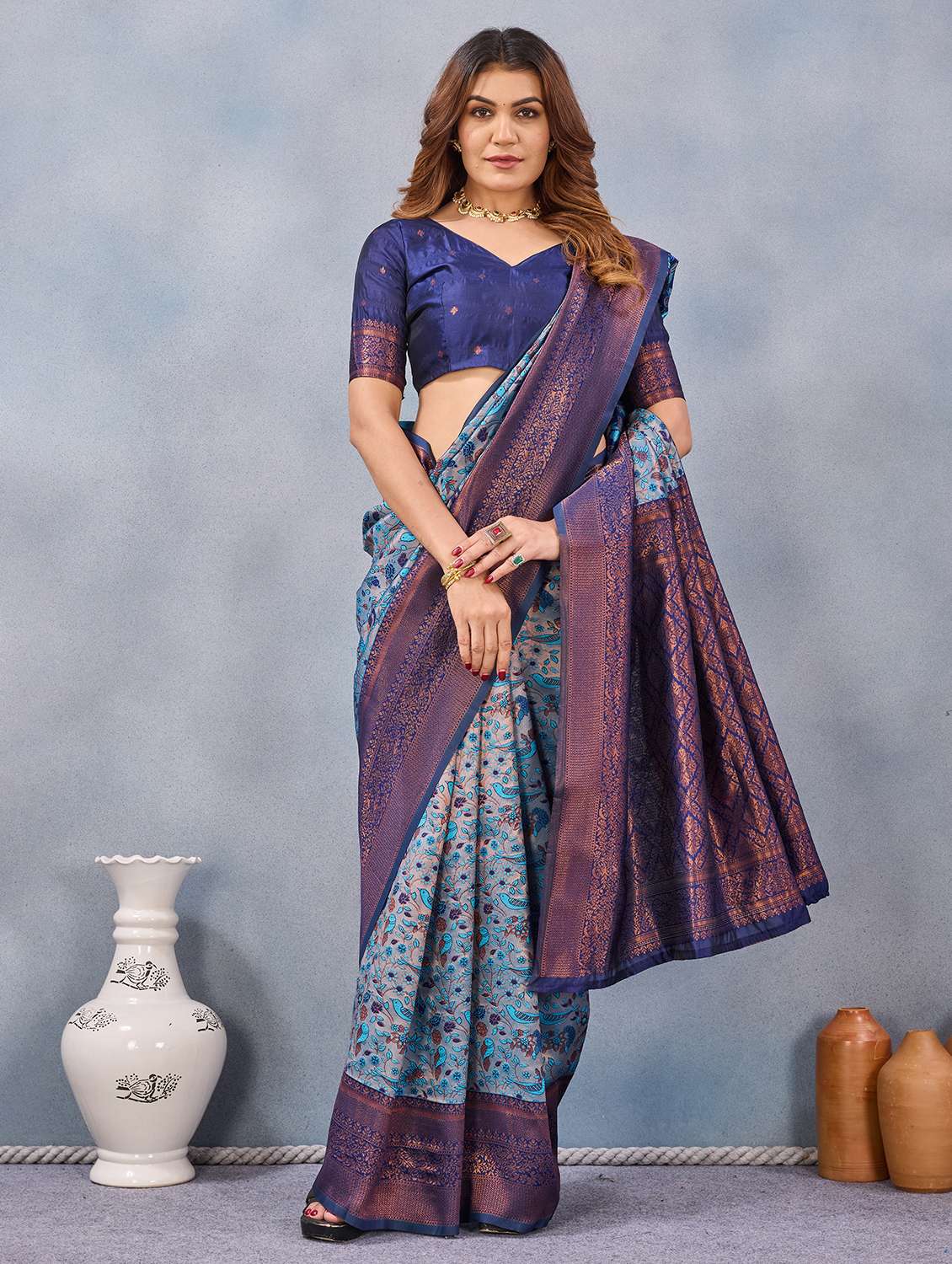 Women Self Design Banarasi Saree With Blouse - 22590301 -  Standard Image - 4