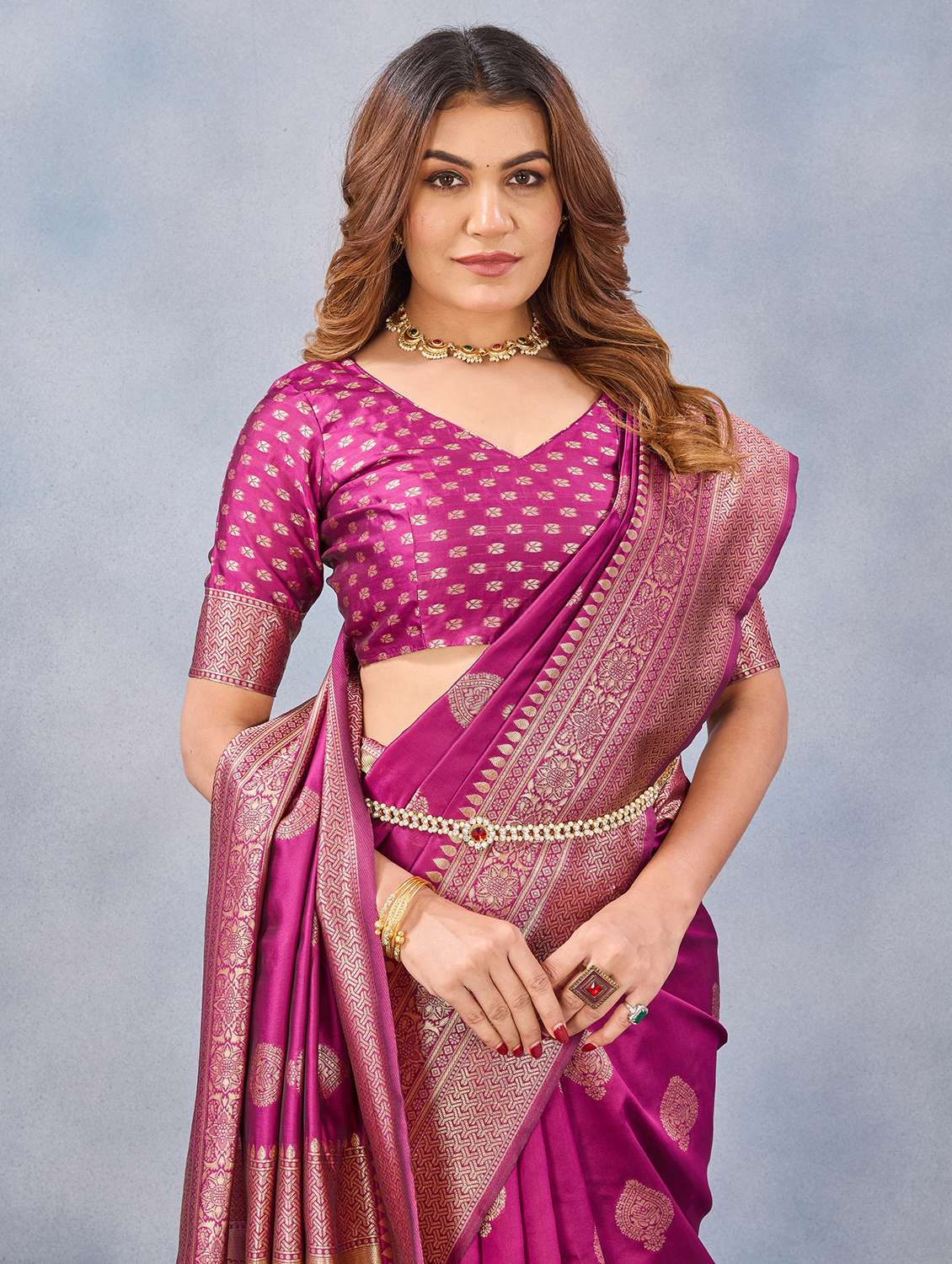 Women Self Design Banarasi Saree With Blouse - 22590311 -  Standard Image - 1