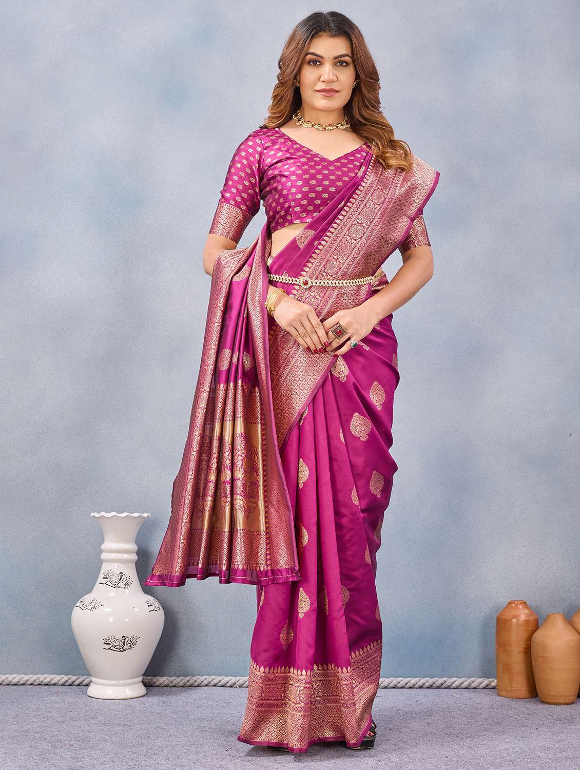 Women Self Design Banarasi Saree With Blouse - 22590311 -  Standard Image - 4