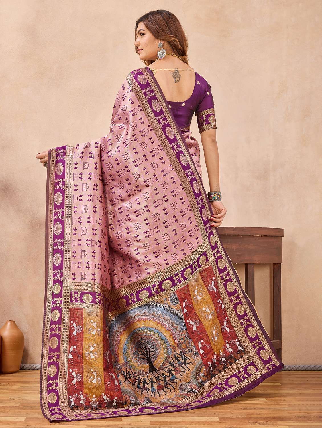 women self design bordered saree with blouse - 22590313 -  Standard Image - 4