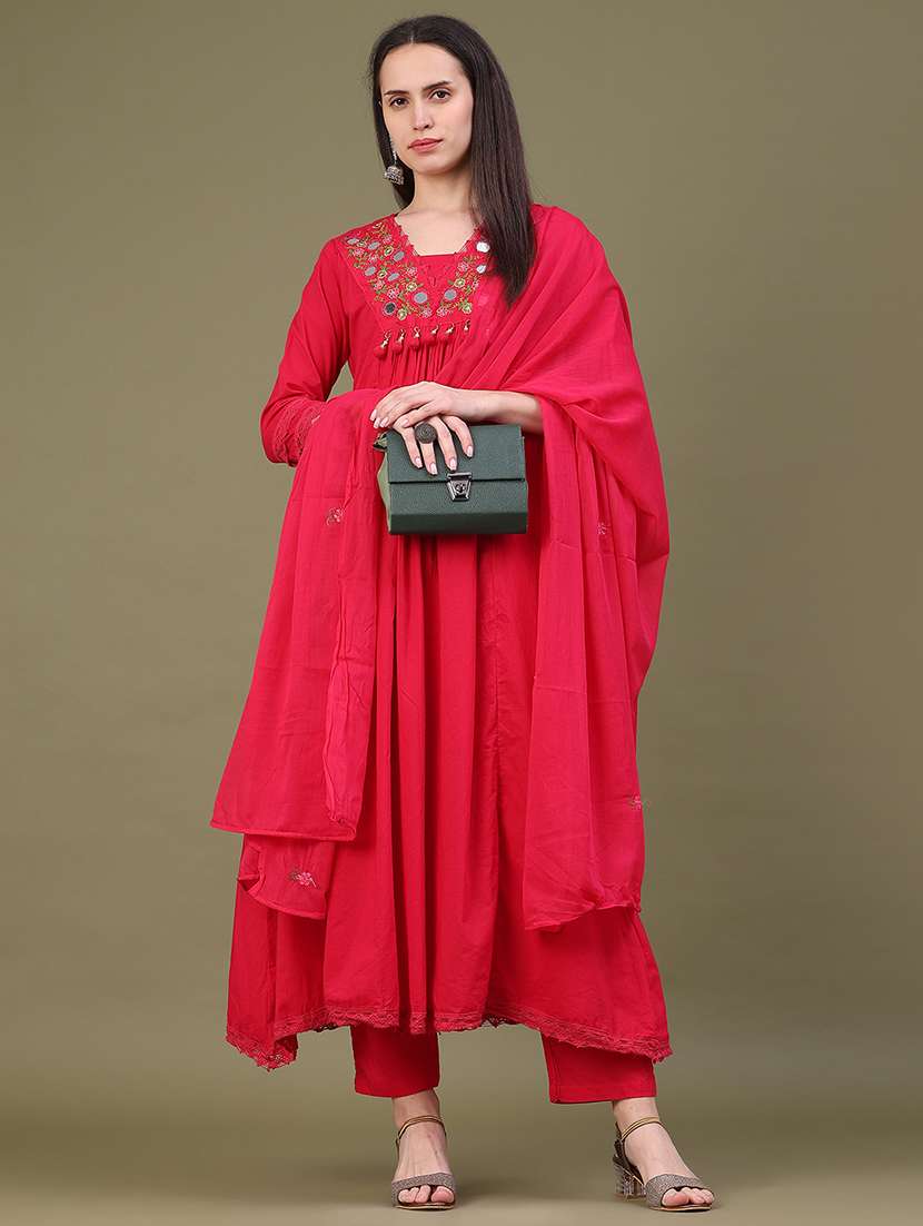 women embroidered three quarter sleeve kurta pant with dupatta set