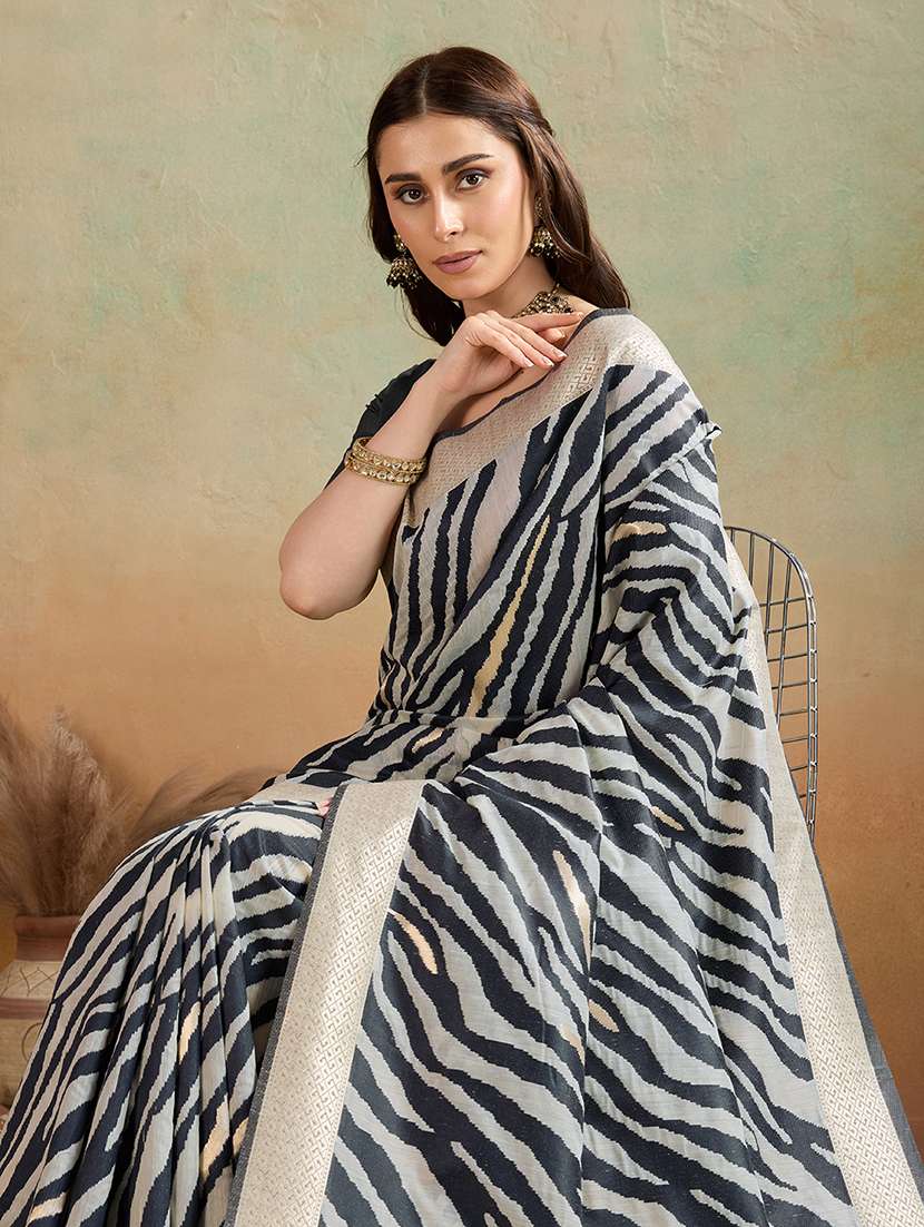 Women Printed Bordered Saree With Blouse - 22592482 -  Standard Image - 1