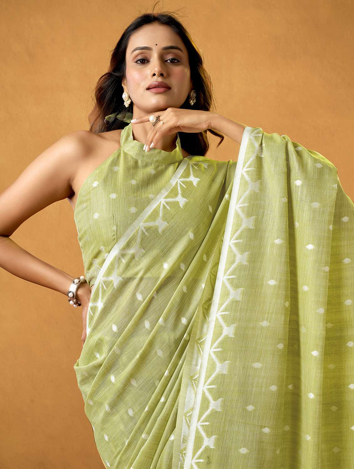 women self design handloom saree with blouse - 22592521 -  Standard Image - 1