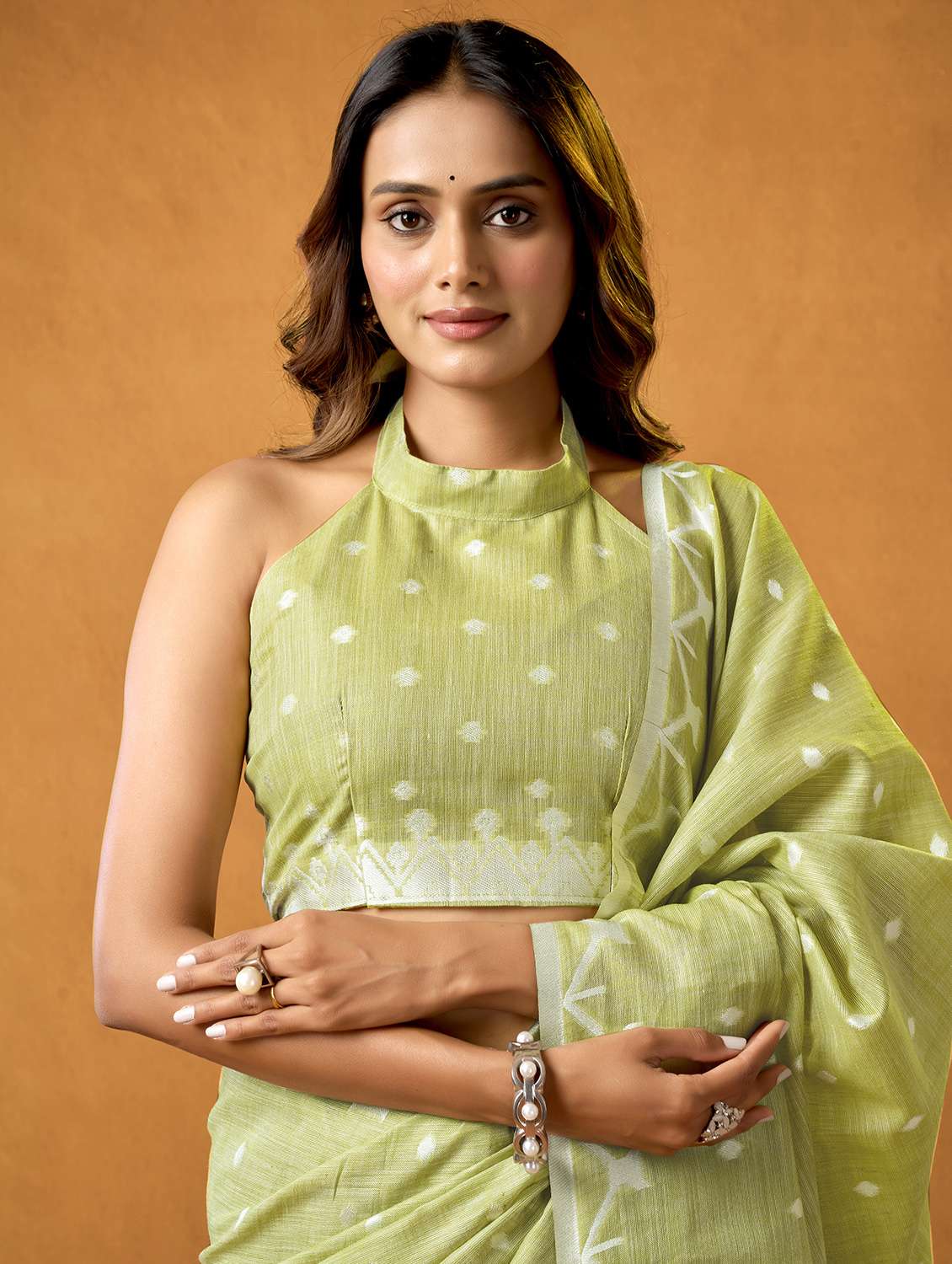women self design handloom saree with blouse - 22592521 -  Standard Image - 4
