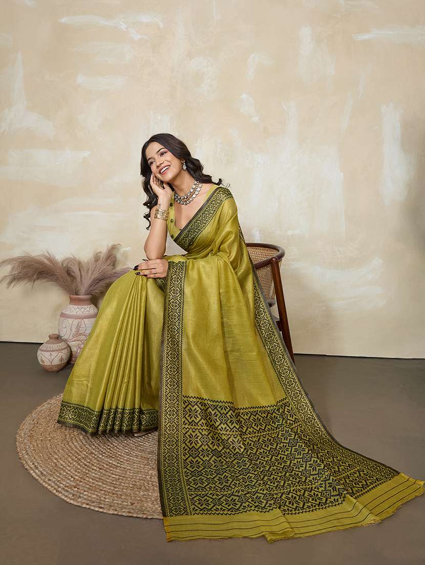 Women Solid With Bordered Saree With Blouse - 22592676 -  Standard Image - 4