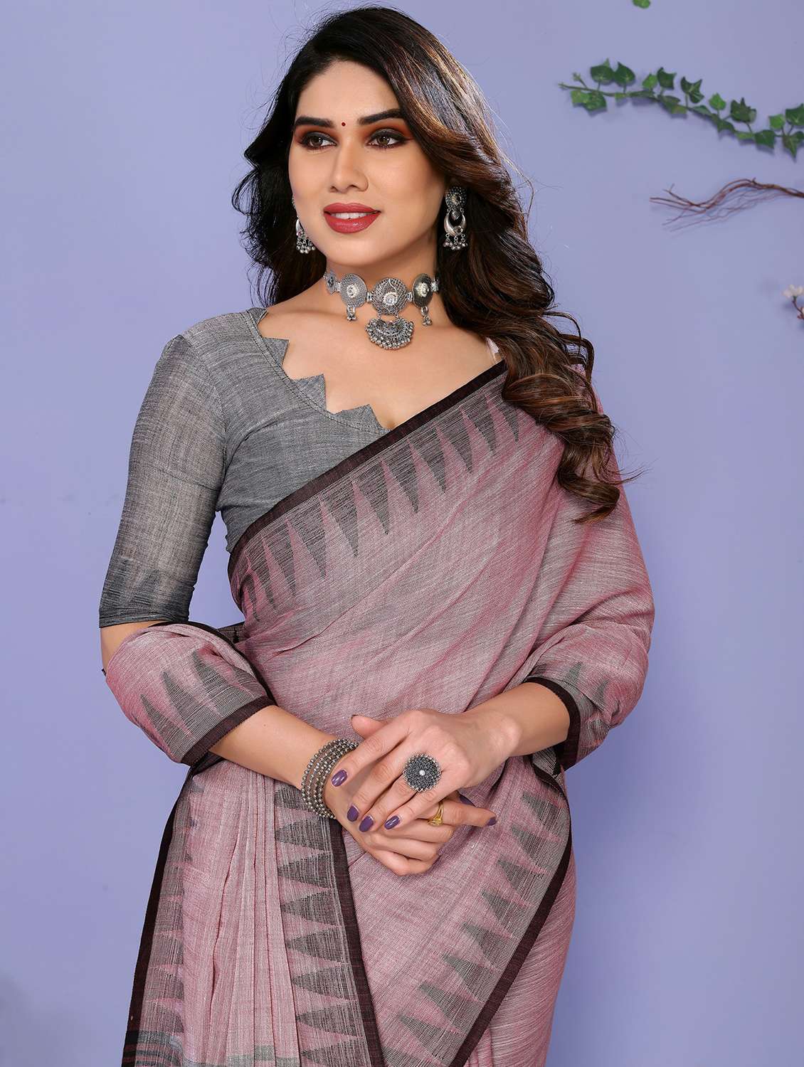 women self design handloom saree with blouse - 22592715 -  Standard Image - 1