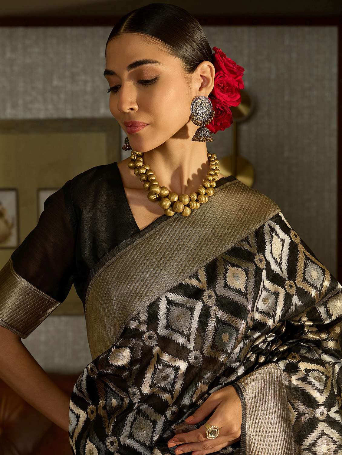 women self design banarasi saree with blouse - 22592999 -  Standard Image - 1