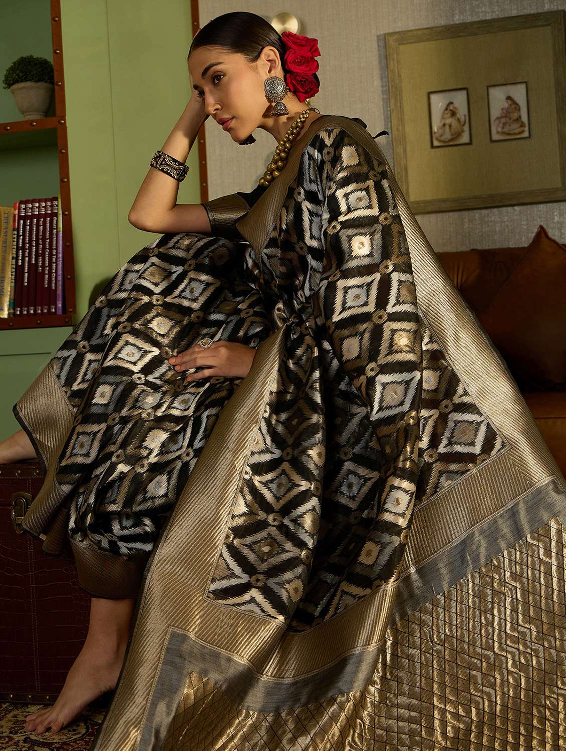 women self design banarasi saree with blouse - 22592999 -  Standard Image - 4