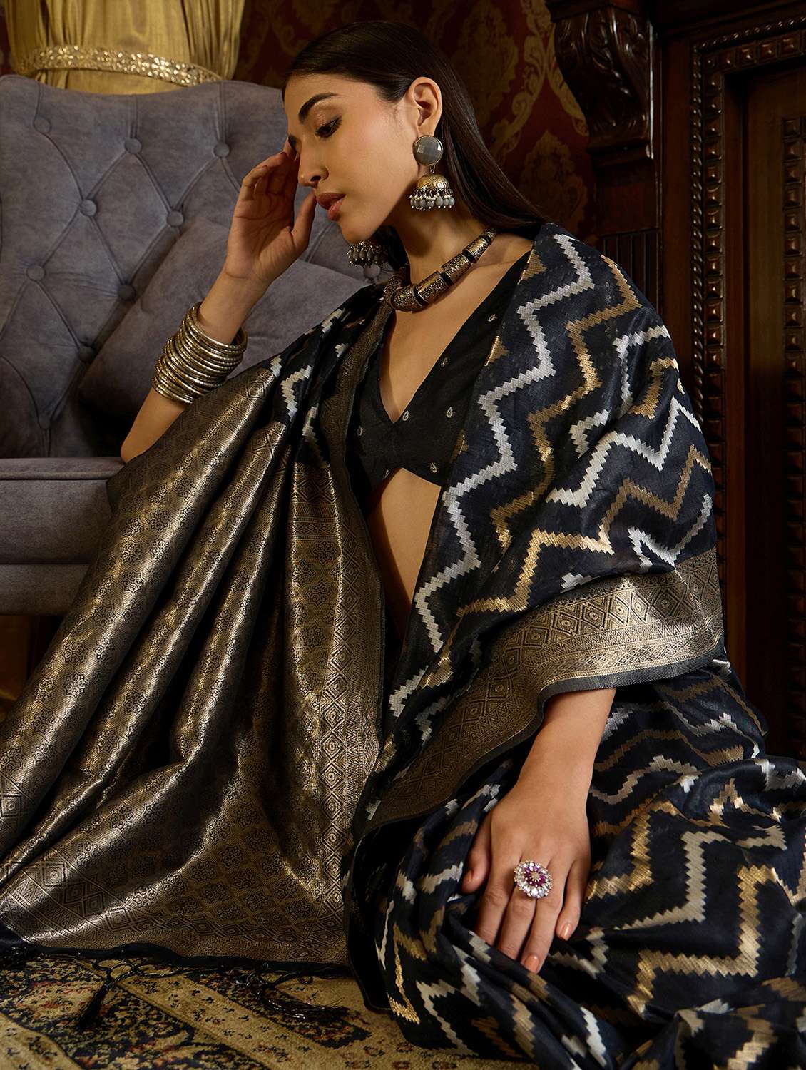 Women Self Design Banarasi Saree With Blouse - 22593002 -  Standard Image - 4