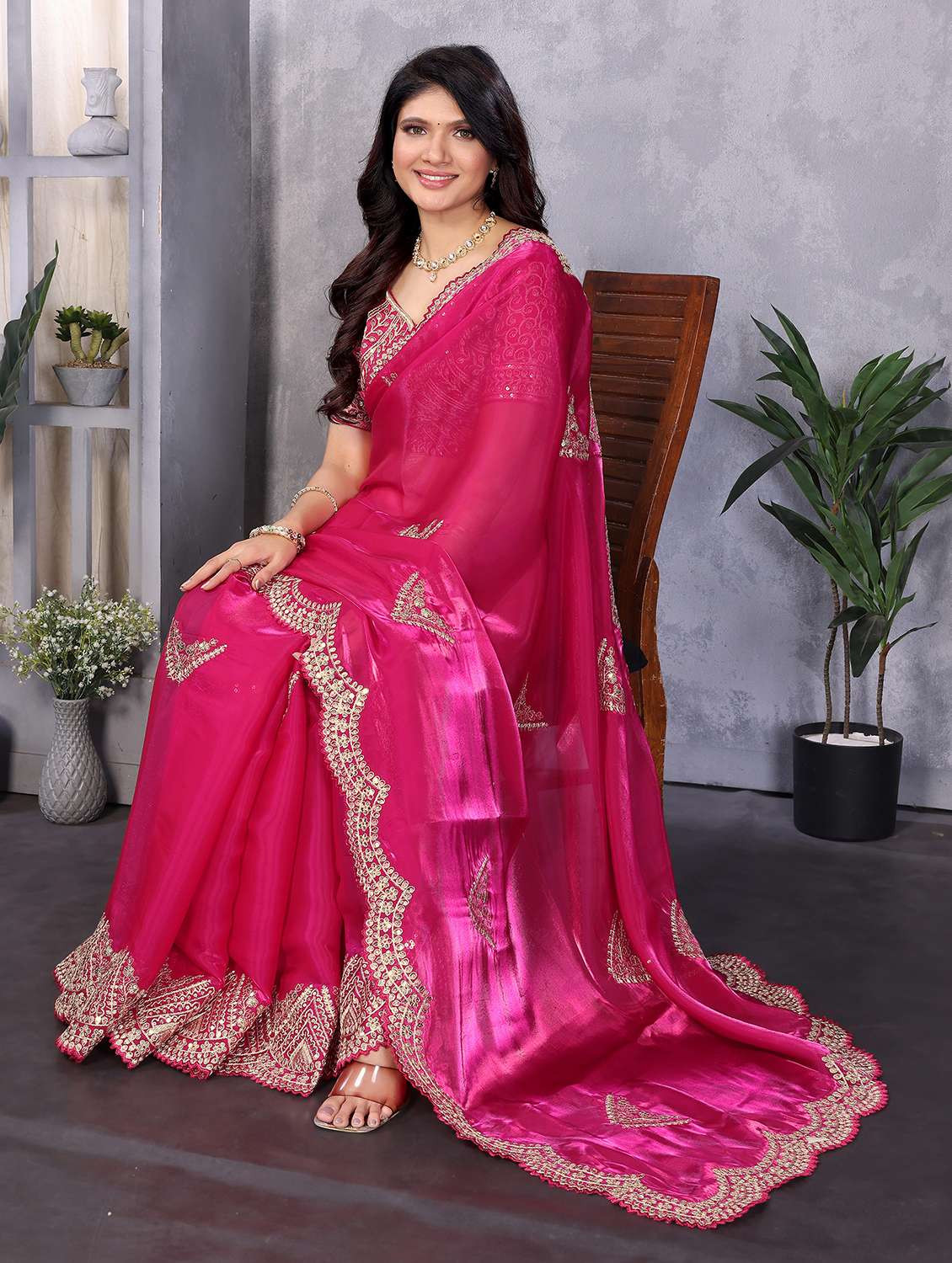 Women Solid With Work Embroidered Saree With Blouse - 22593039 -  Standard Image - 4