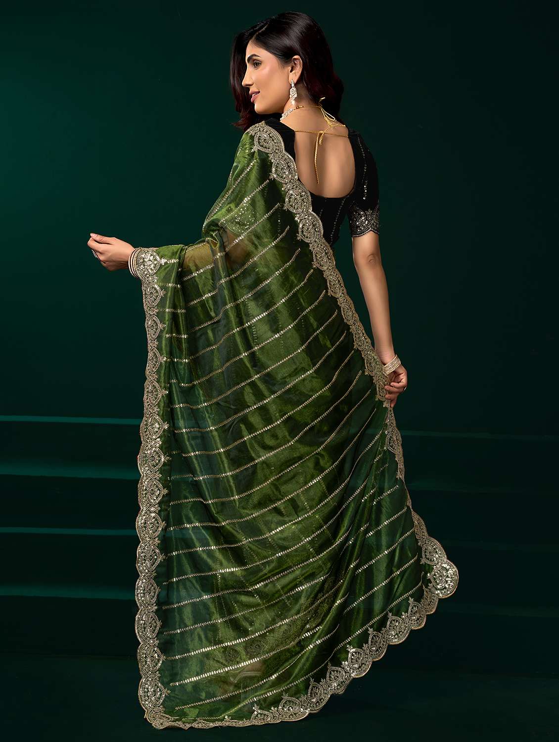 Women Solid With Work Embroidered Saree With Blouse - 22593046 -  Standard Image - 4