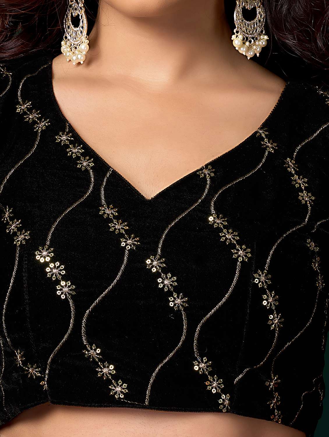 Women Solid With Work Embroidered Saree With Blouse - 22593046 -  Standard Image - 6