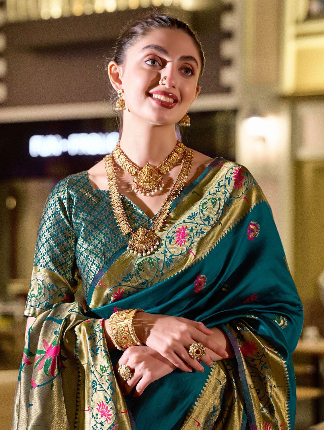 Women Self Design Paithani Saree With Blouse - 22593071 -  Standard Image - 1