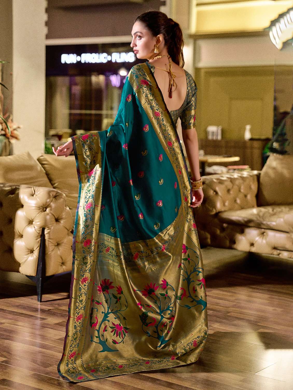 Women Self Design Paithani Saree With Blouse - 22593071 -  Standard Image - 4
