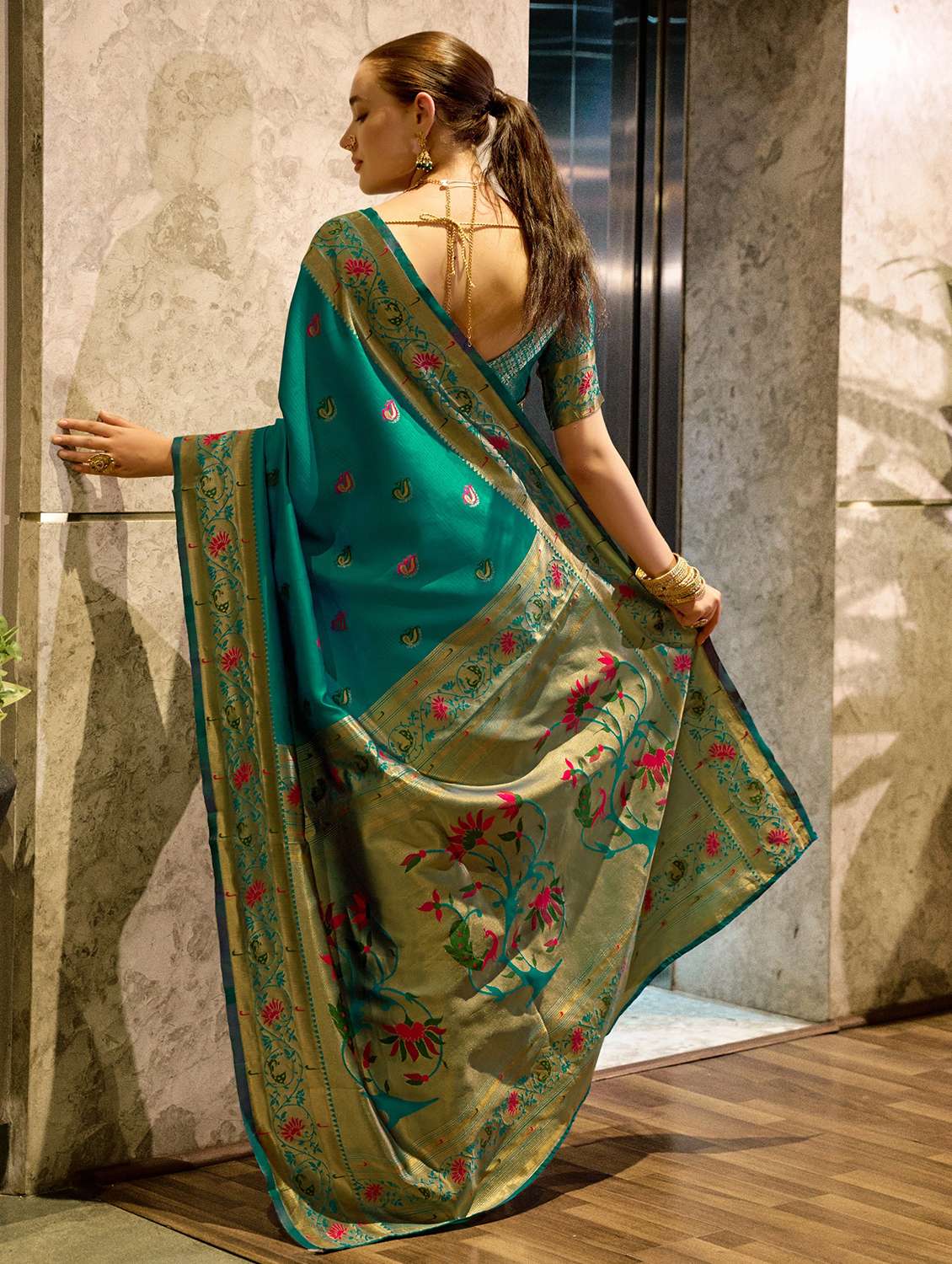 women self design paithani saree with blouse - 22593072 -  Standard Image - 4