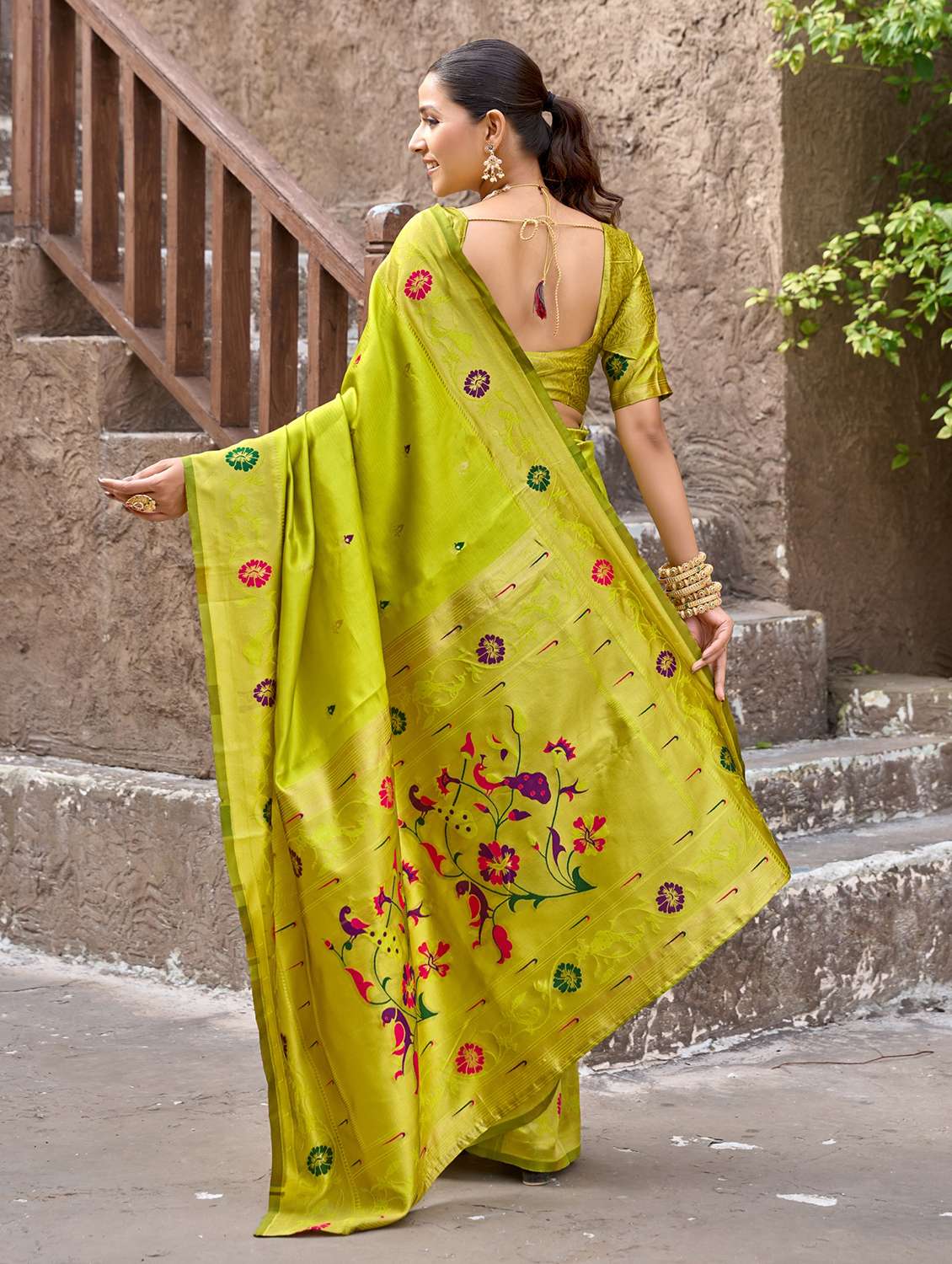 women self design paithani saree with blouse - 22593074 -  Standard Image - 4
