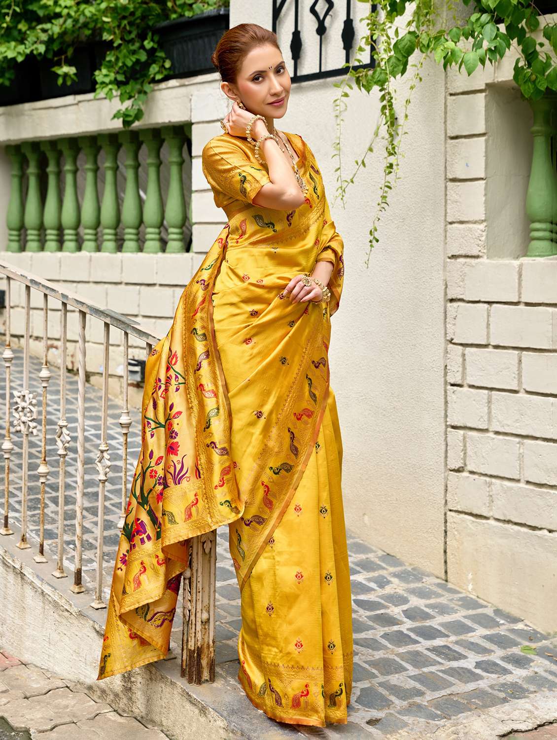 women self design paithani saree with blouse - 22593083 -  Standard Image - 4