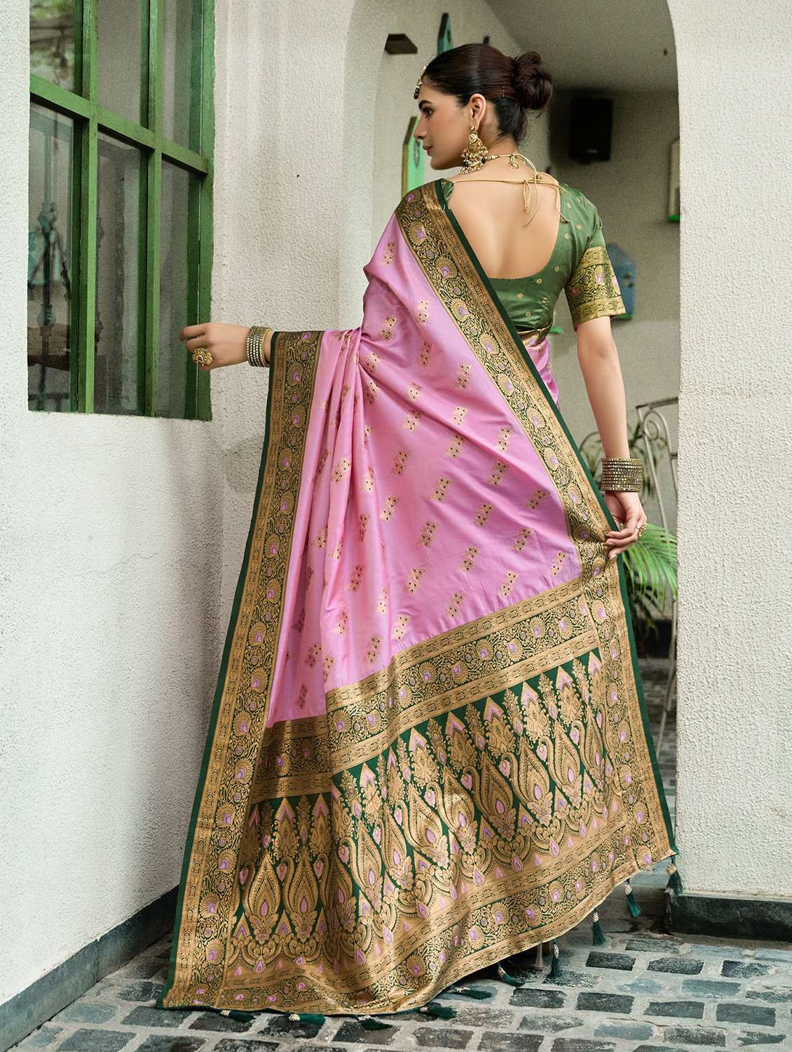 women self design banarasi saree with blouse - 22593173 -  Standard Image - 4