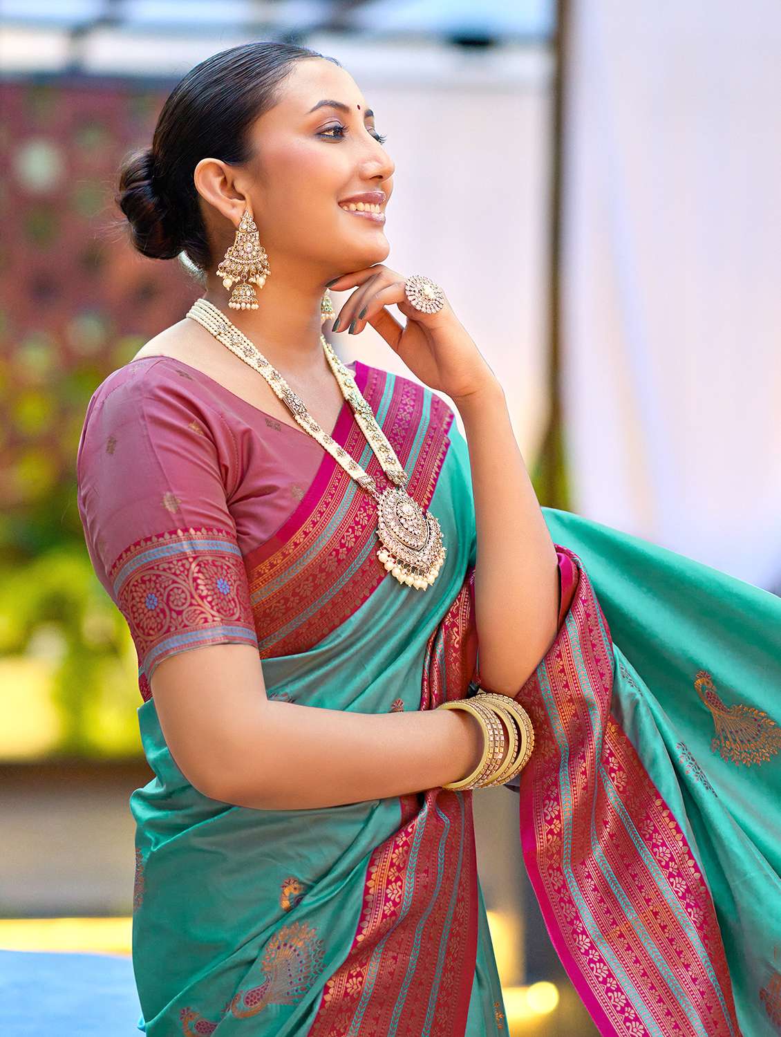 women self design banarasi saree with blouse - 22593182 -  Standard Image - 1