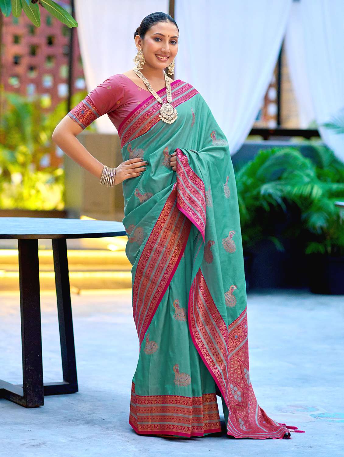 women self design banarasi saree with blouse - 22593182 -  Standard Image - 4
