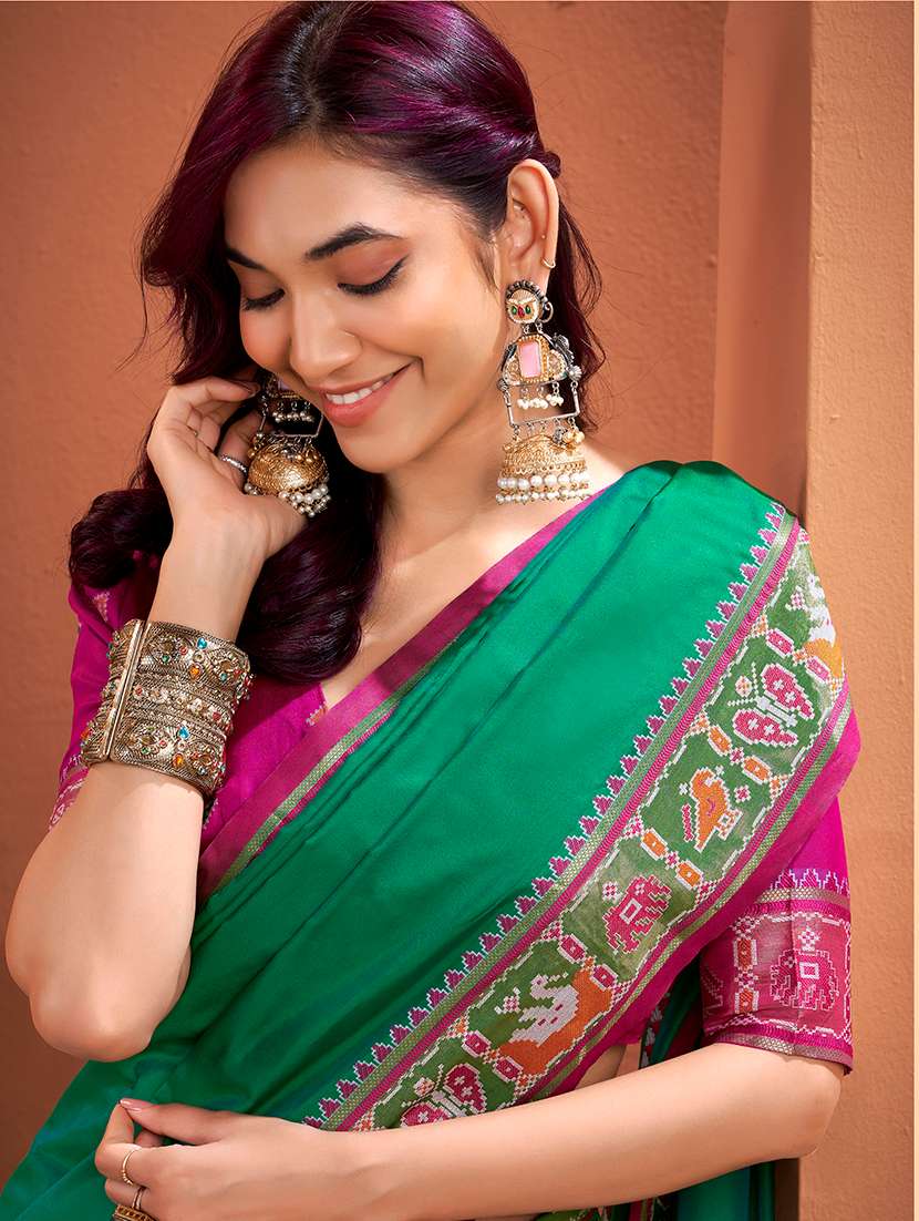 women solid with bordered patola saree with blouse - 22593509 -  Standard Image - 1