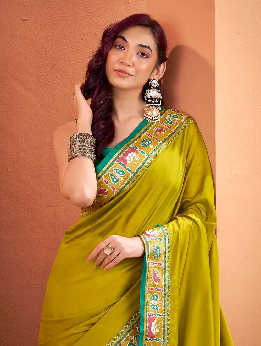 women solid with bordered patola saree with blouse - 22593510 -  Standard Image - 1