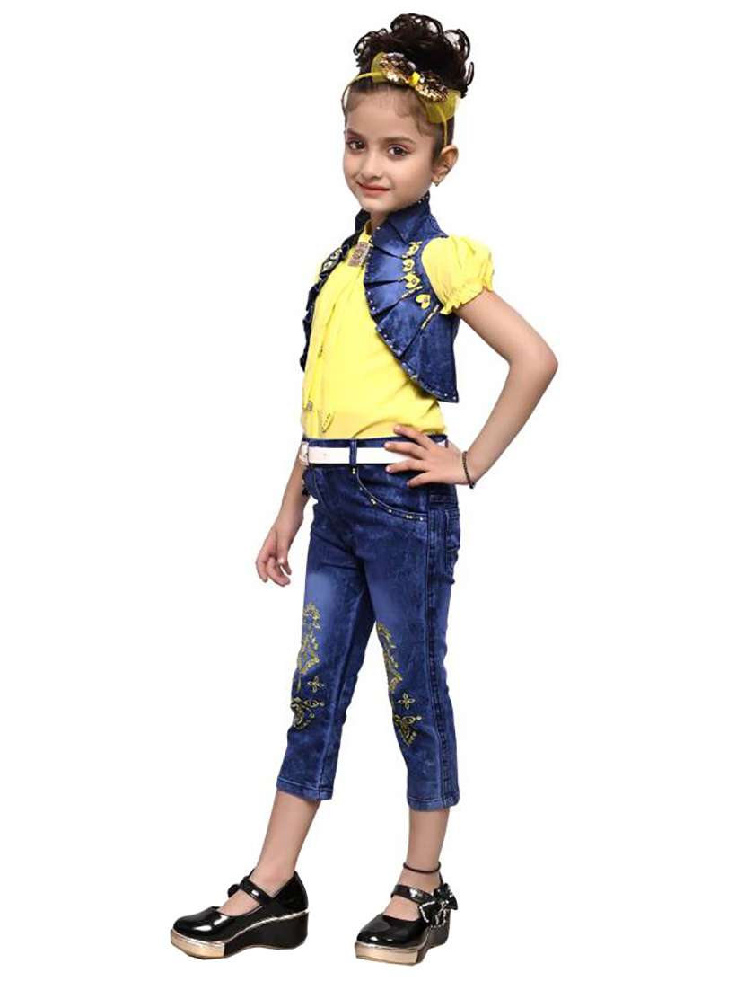 Girls Embellished Puff Sleeves Top And Capri Set - 22593577 -  Standard Image - 1