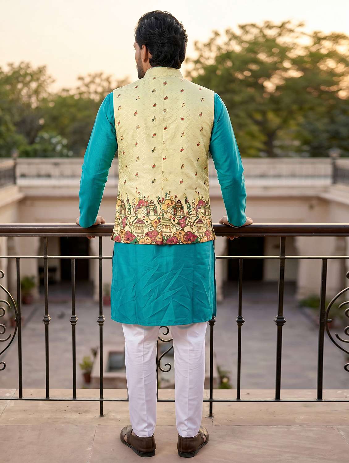 Men Printed Mandarin Neck Kurta Pyjama With Jacket Set - 22593739 -  Standard Image - 4
