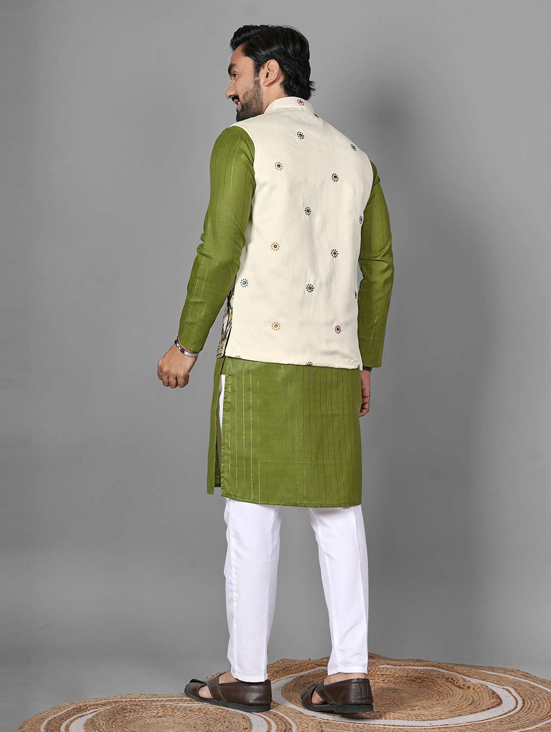 men embroidered mandarin neck kurta pyjama with jacket set - 22593742 -  Standard Image - 4