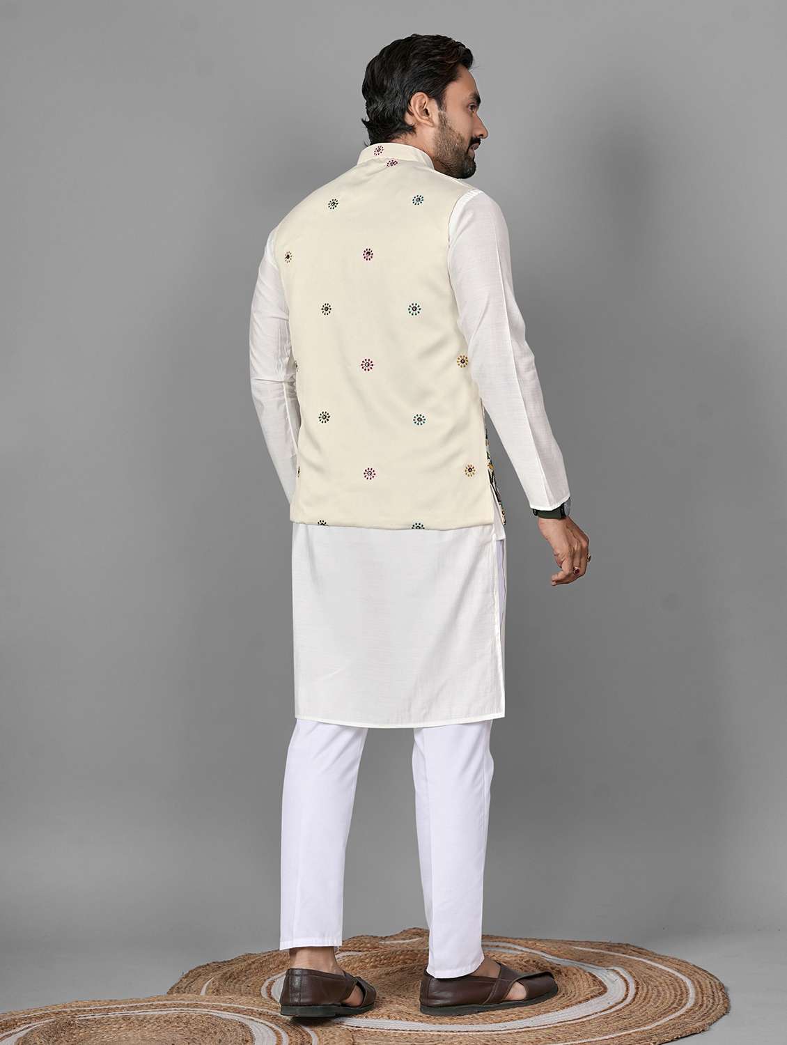 men embroidered mandarin neck kurta pyjama with jacket set - 22593746 -  Standard Image - 4