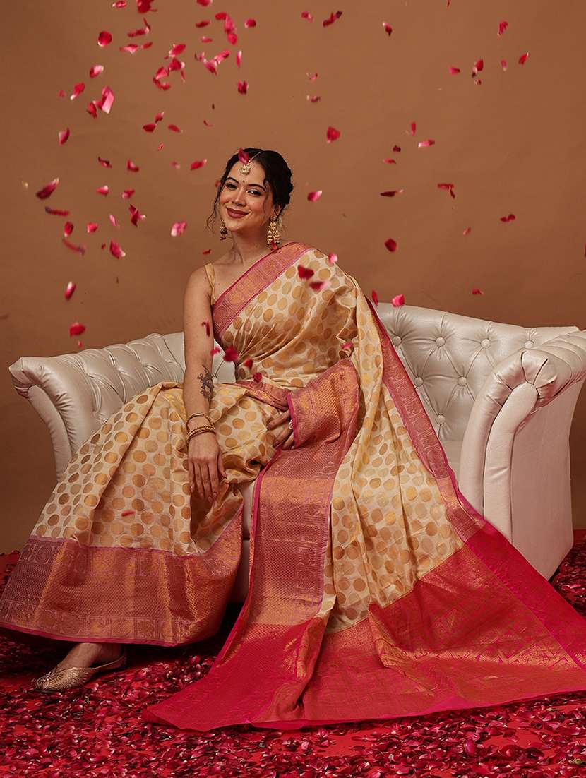 women self design bordered saree with blouse - 22593809 -  Standard Image - 4