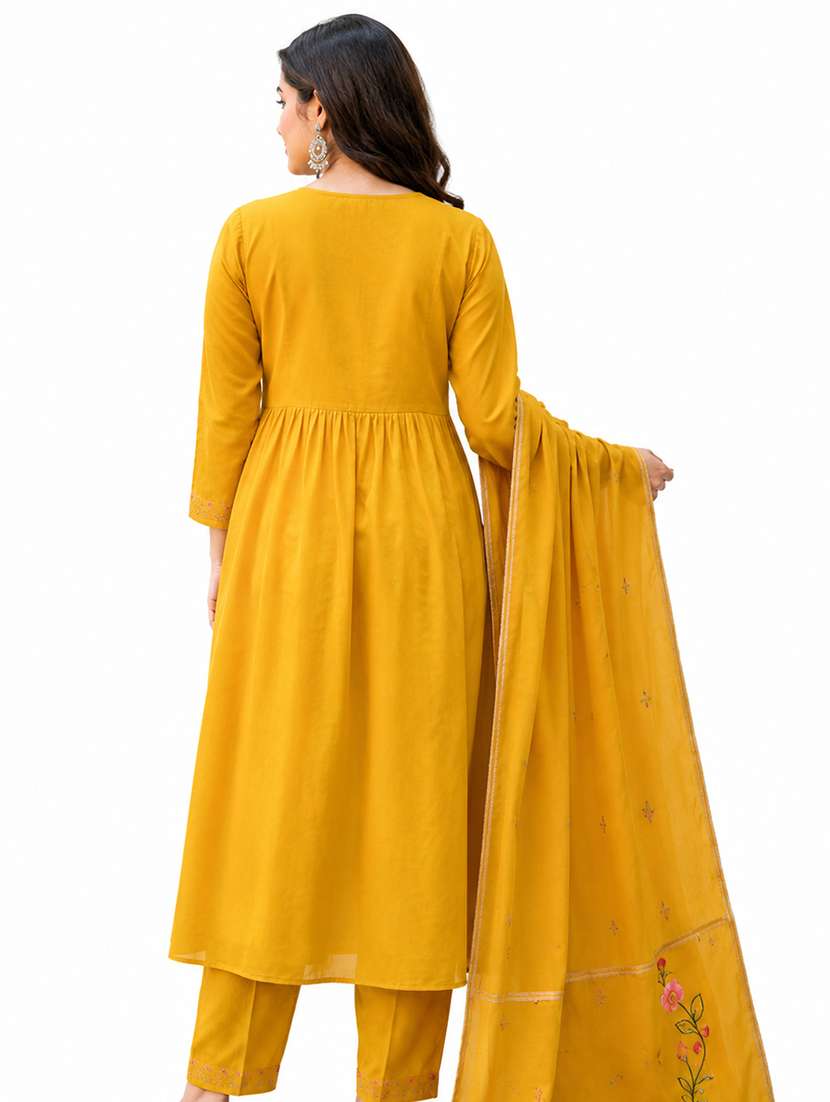 women embroidered three quarter sleeves kurta pant set with dupatta - 22593847 -  Standard Image - 4