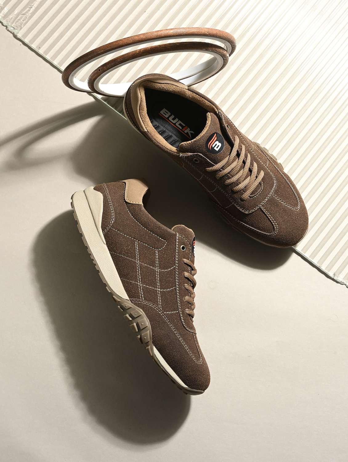 men brown lace up sneaker