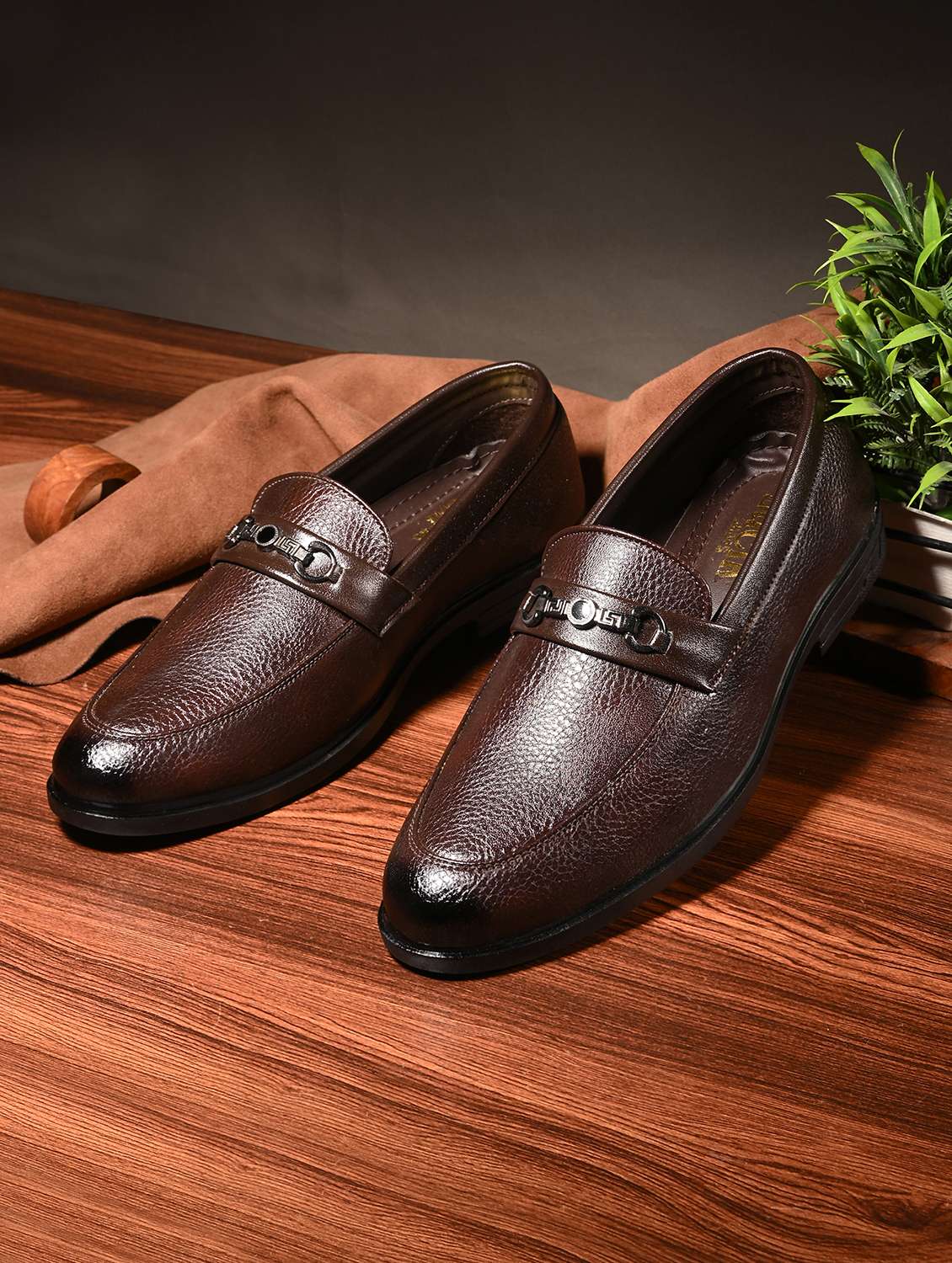 men textured slip on loafers