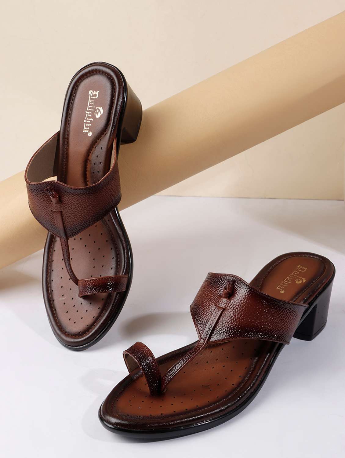 women textured one toe sandal
