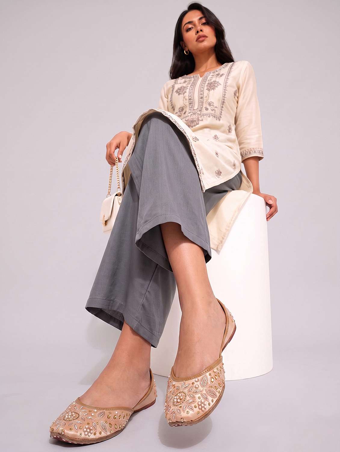 women embroidered slip on jutti - 22594903 -  Standard Image - 4
