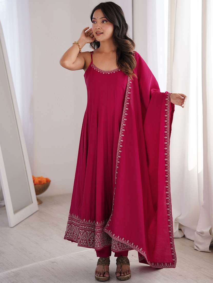 women embroidered sleeveless kurta pant set with dupatta